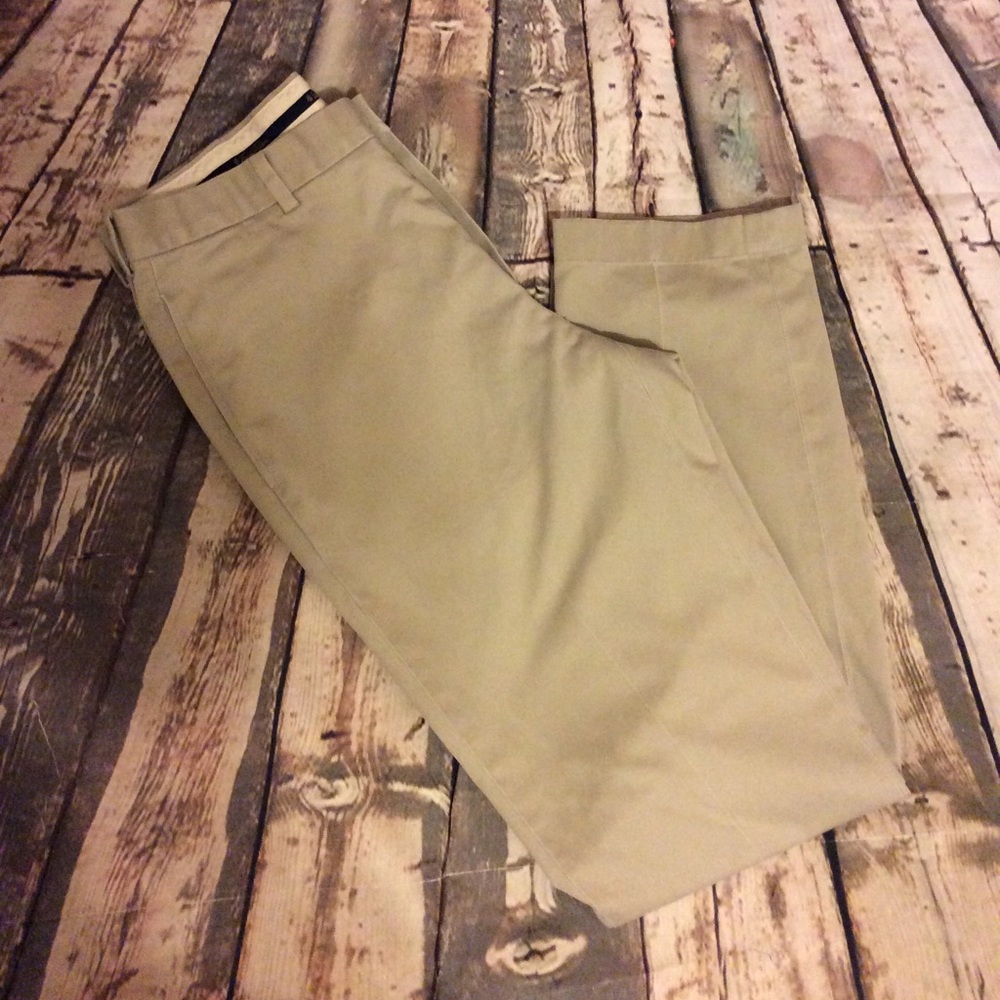 Brooks Brothers “Advantage Chino Clark” khakis